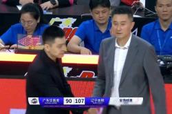 开云下载-精彩比赛中引发球迷热烈讨论