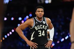 开云体育登录-关于雄鹿横扫奇才，字母哥盖帽迷翻的信息