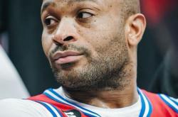 开云体育app-包含爵士队大胜篮网，饼王仍带伤出战表现抢眼的词条