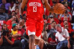 开云体育下载-火箭主场击败马刺，哈登29分