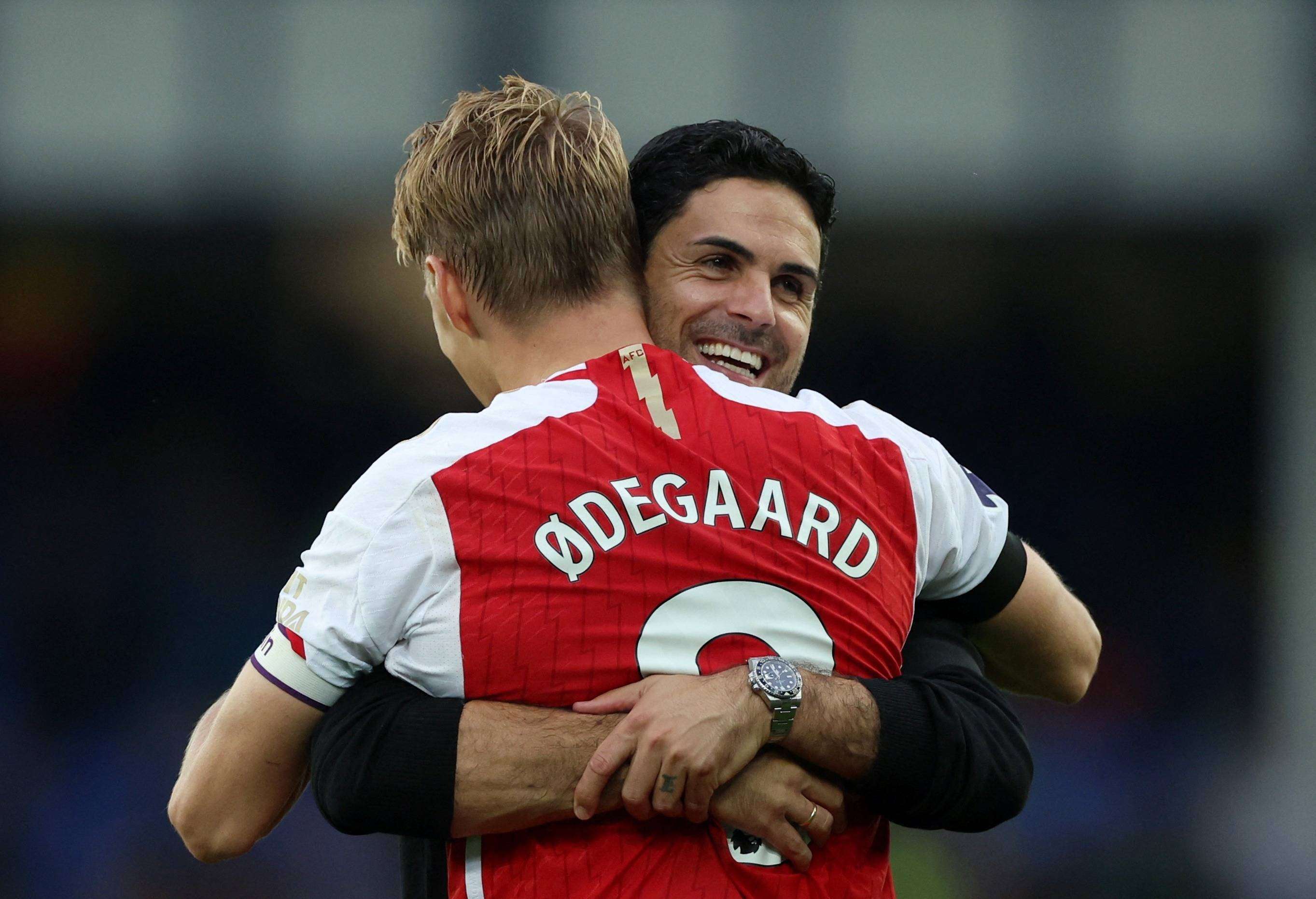 包含阿曼特利物浦袭来，曼联全力抵御的词条