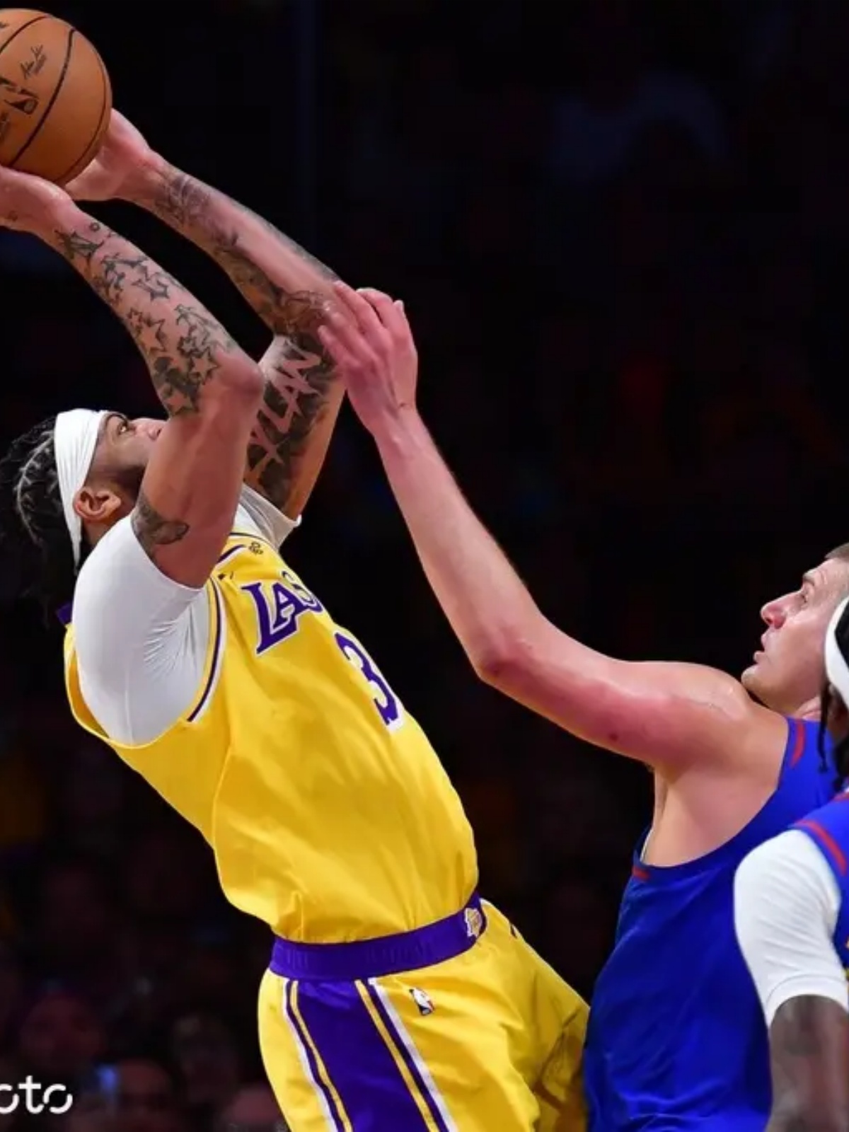 NBA球员关键时刻表现抢眼,成为焦点 NBA球员关键时刻表现抢眼,成为焦点