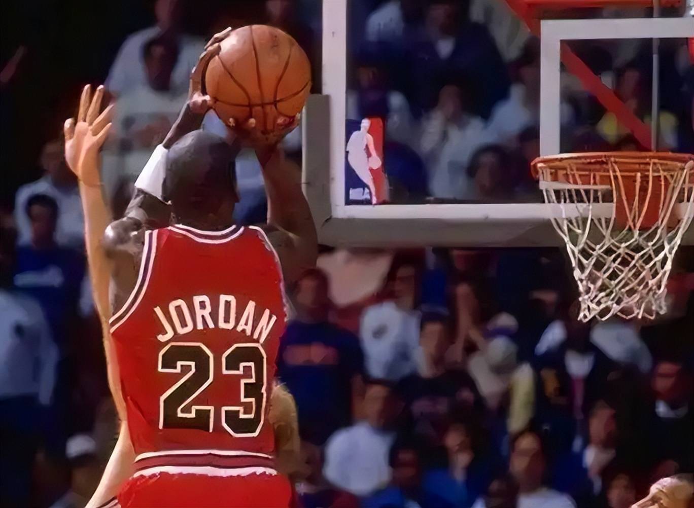 NBA球员关键时刻表现抢眼,成为焦点 NBA球员关键时刻表现抢眼,成为焦点