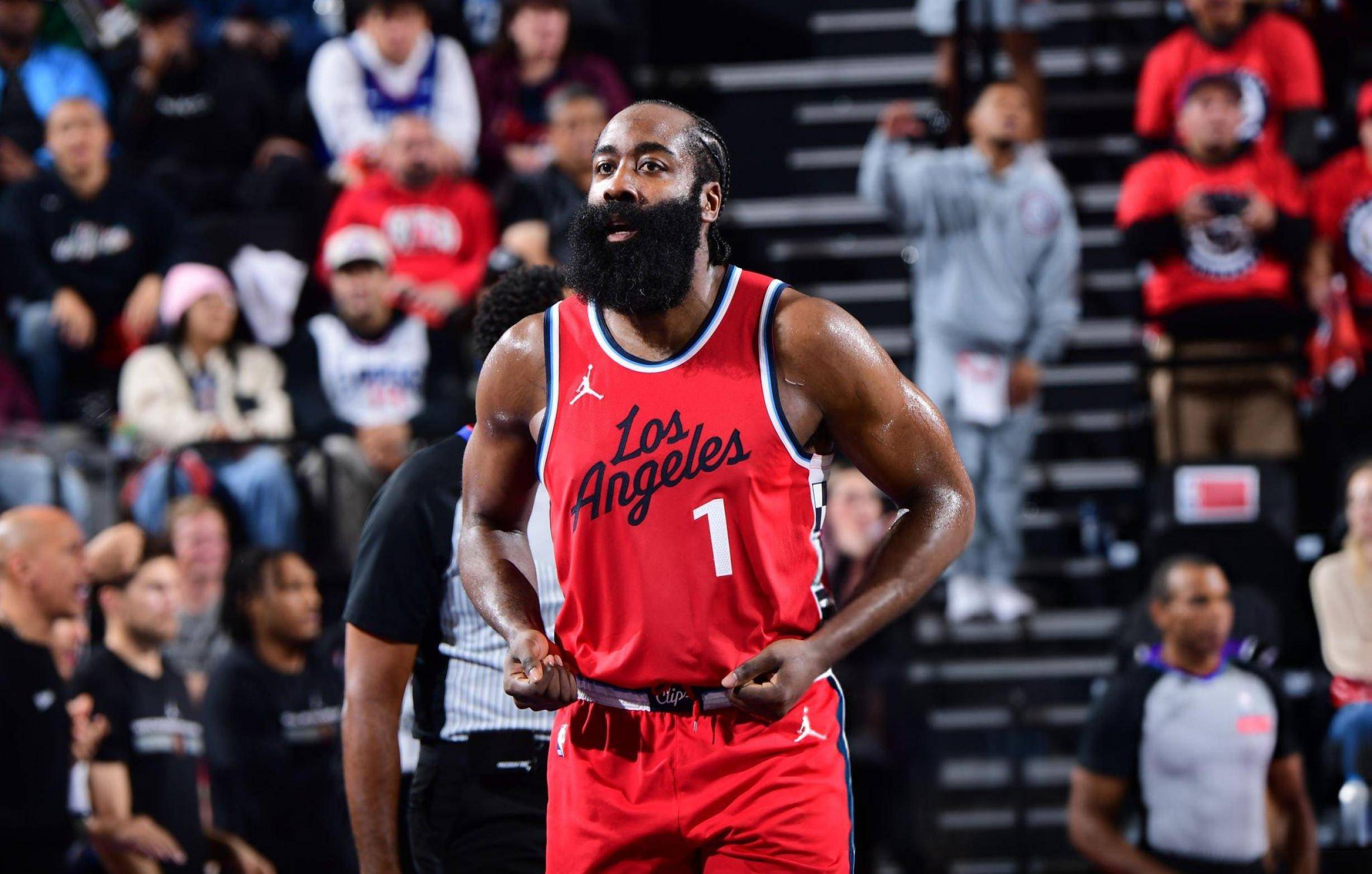 哈登再度暴击，火箭队气势如虹