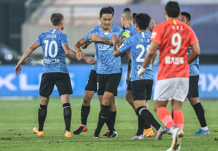 广州恒大逆转战胜重庆力帆,积分榜再次升至榜首的简单介绍 广州恒大逆转战胜重庆力帆,积分榜再次升至榜首的简单介绍