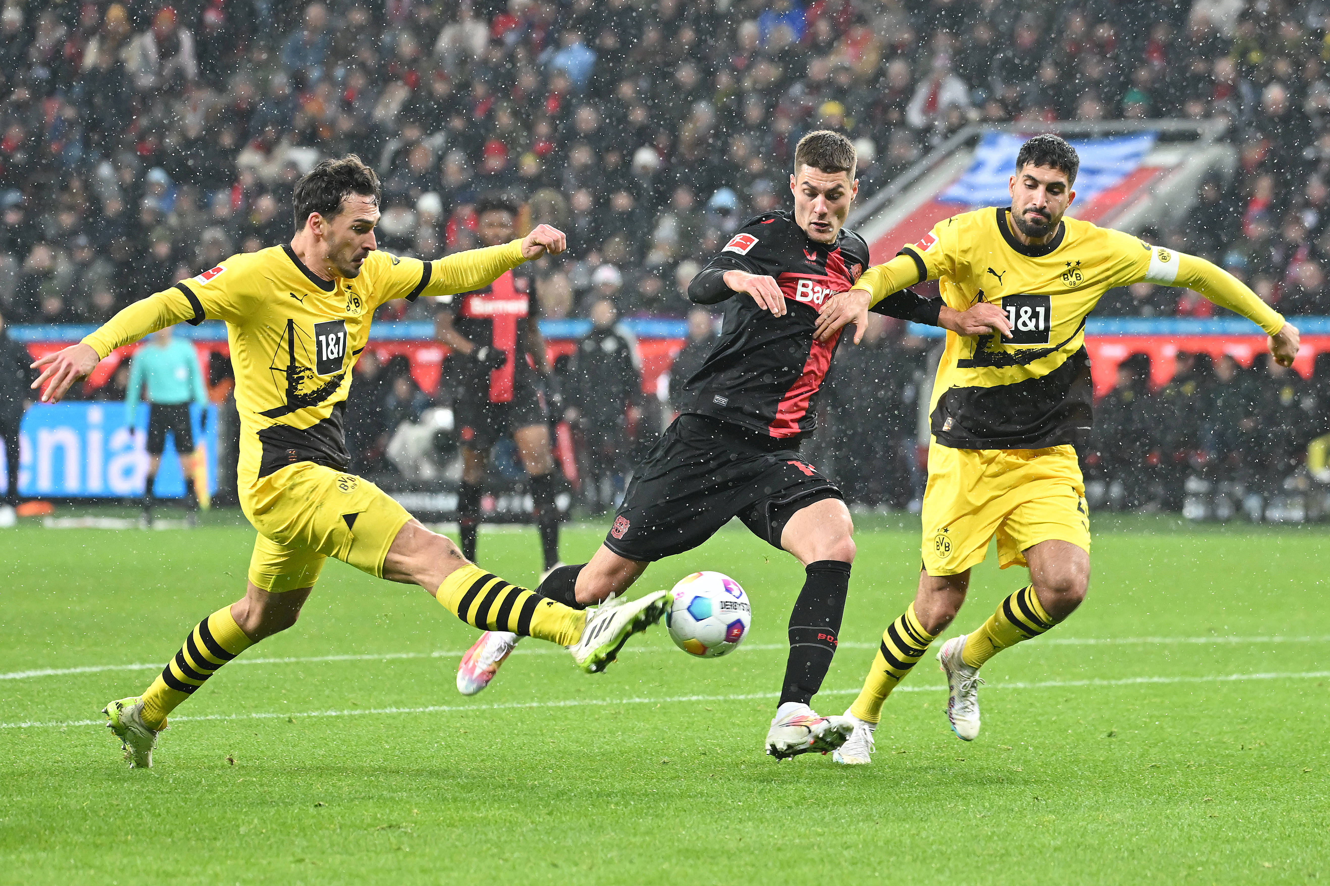 慕尼黑拜仁在德甲比赛中轻松击败比勒费尔德