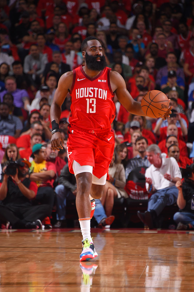 火箭主场击败马刺，哈登29分