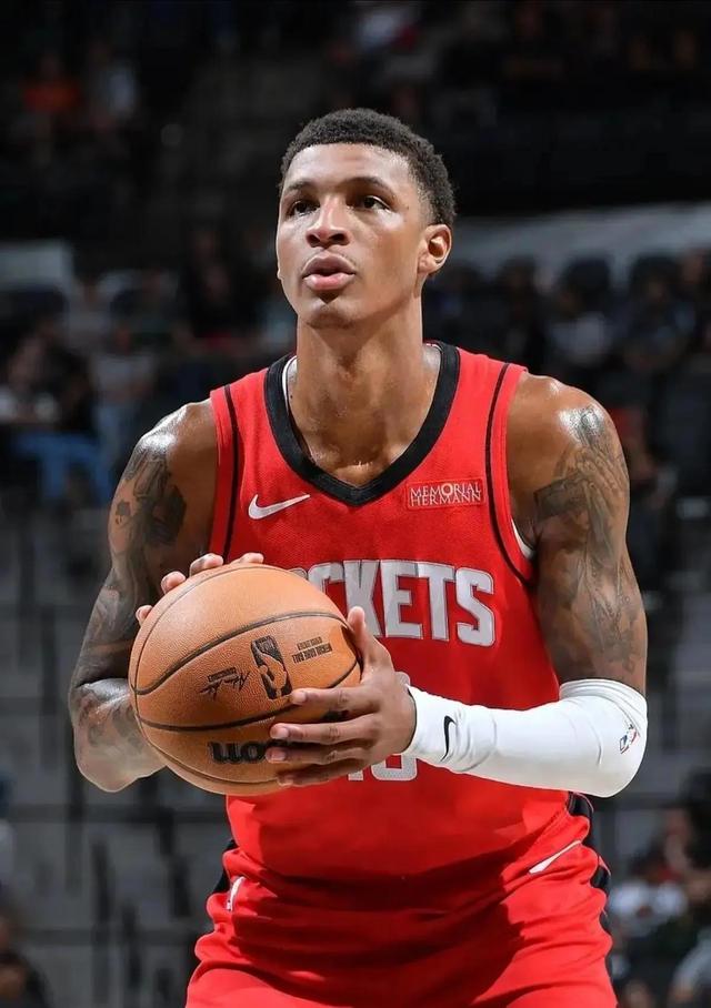 火箭将签下篮网前锋,增强内线实力 火箭将签下篮网前锋,增强内线实力