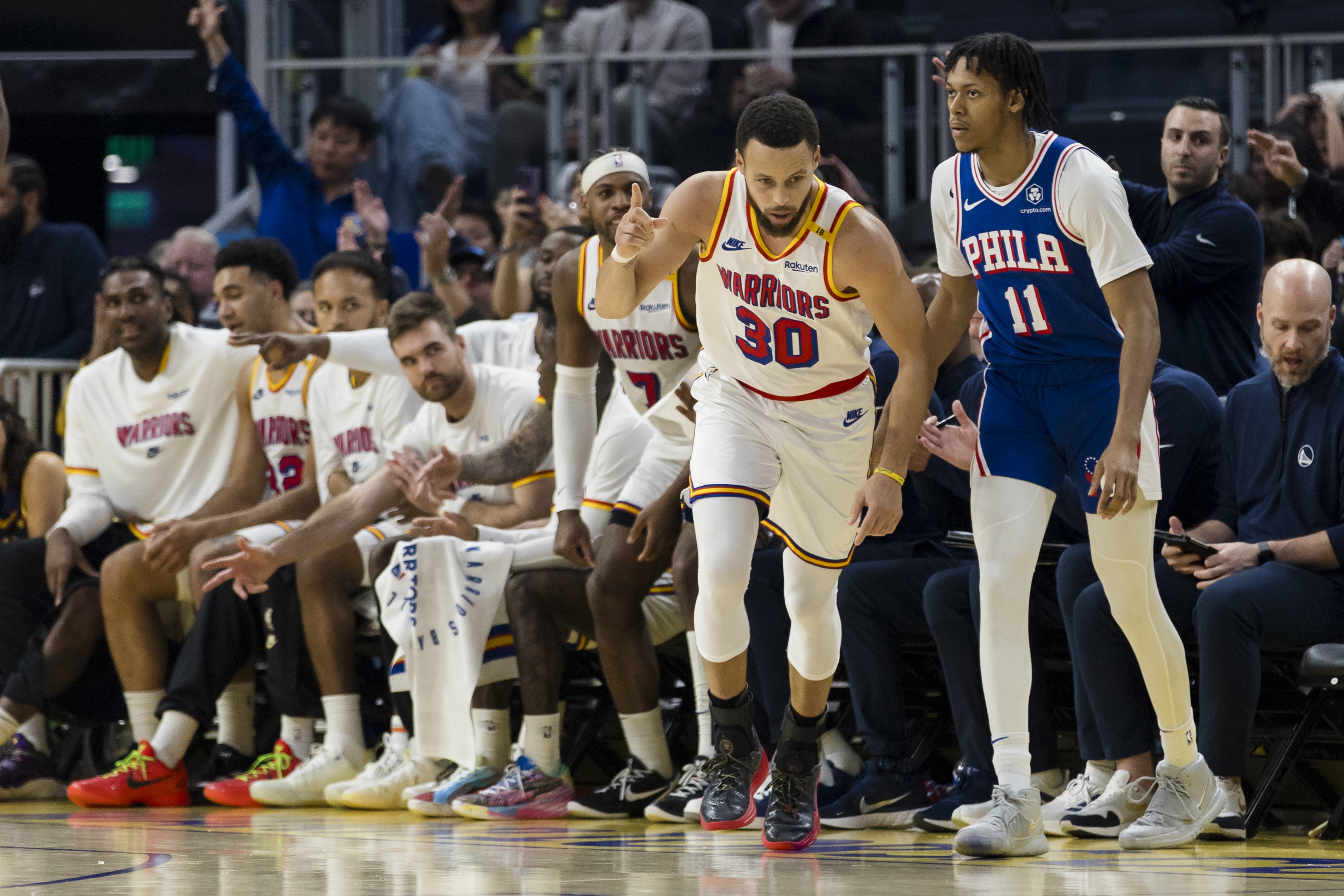 马刺大胜奇才，继续在西部积极冲刺