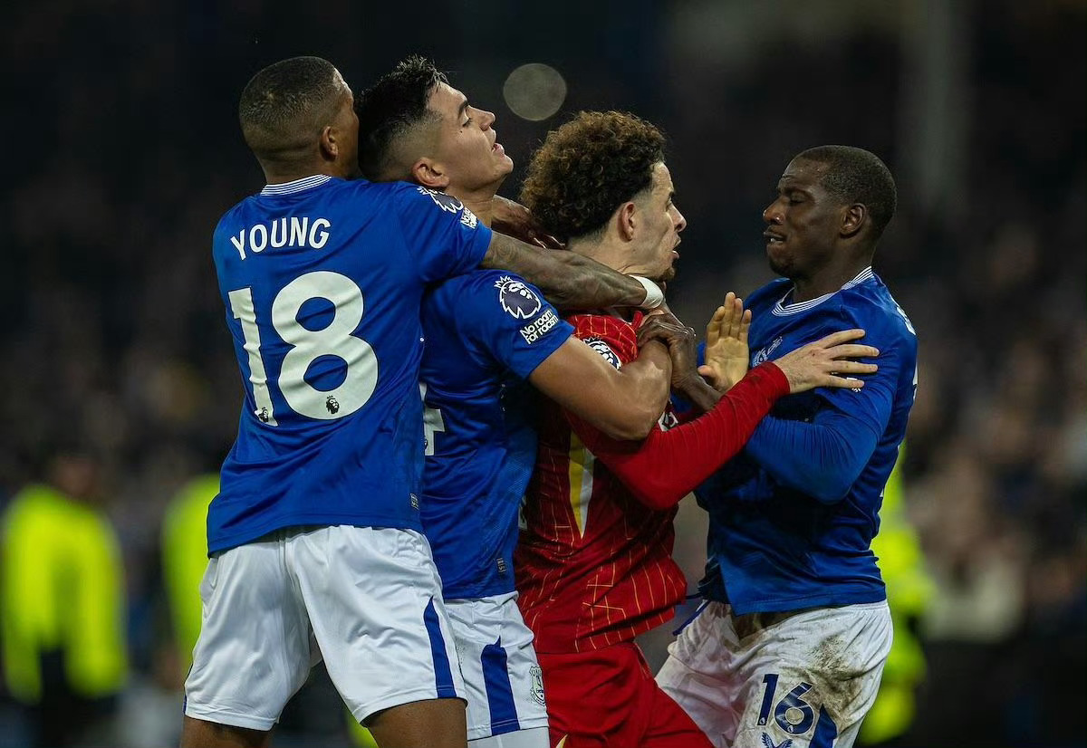 埃弗顿不敌阿斯顿维拉,遗憾失利 埃弗顿不敌阿斯顿维拉,遗憾失利