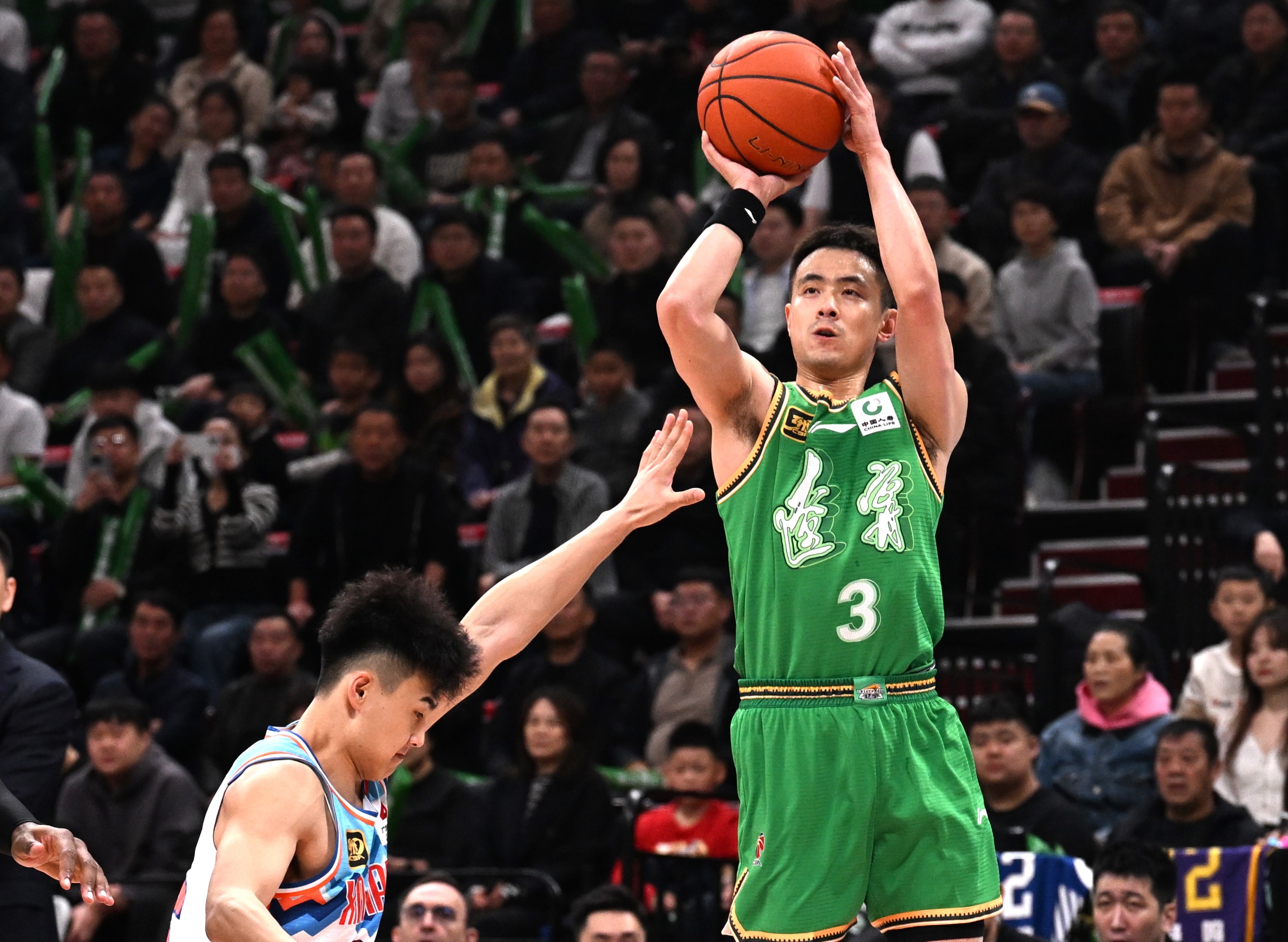 包含辽宁队保持冠军气质，继续保持不败纪录的词条