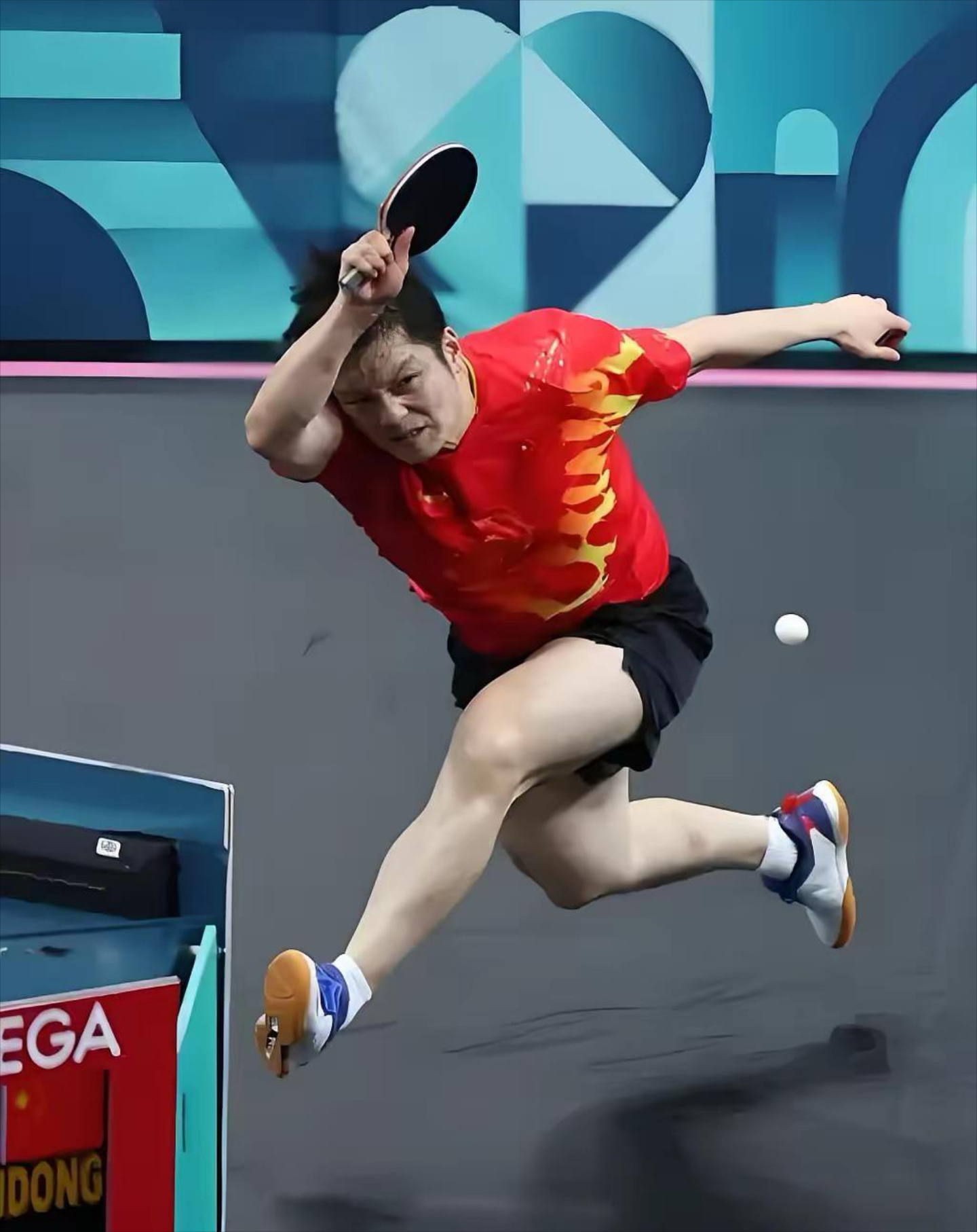 英格兰队翻盘奥地利队,樊振东点燃赛场 英格兰队翻盘奥地利队,樊振东点燃赛场